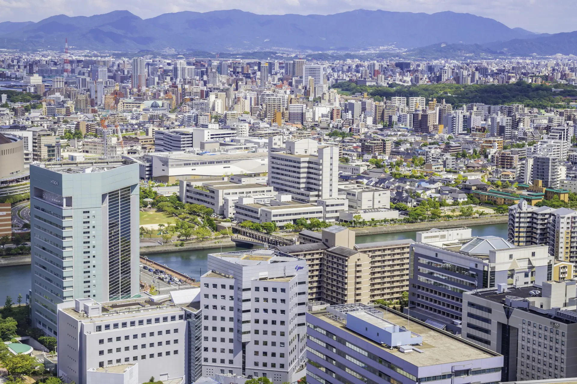 白天：從福岡塔遠眺福岡市街