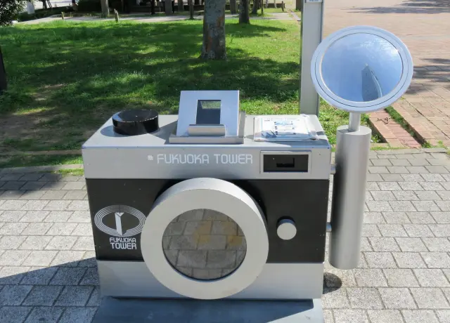 设置在福冈塔外部，相机造型的趣味拍摄台