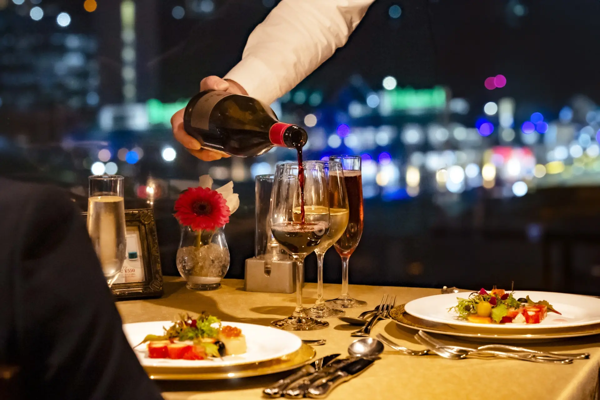 博多の街並みを一望するロケーションで絶品フレンチを