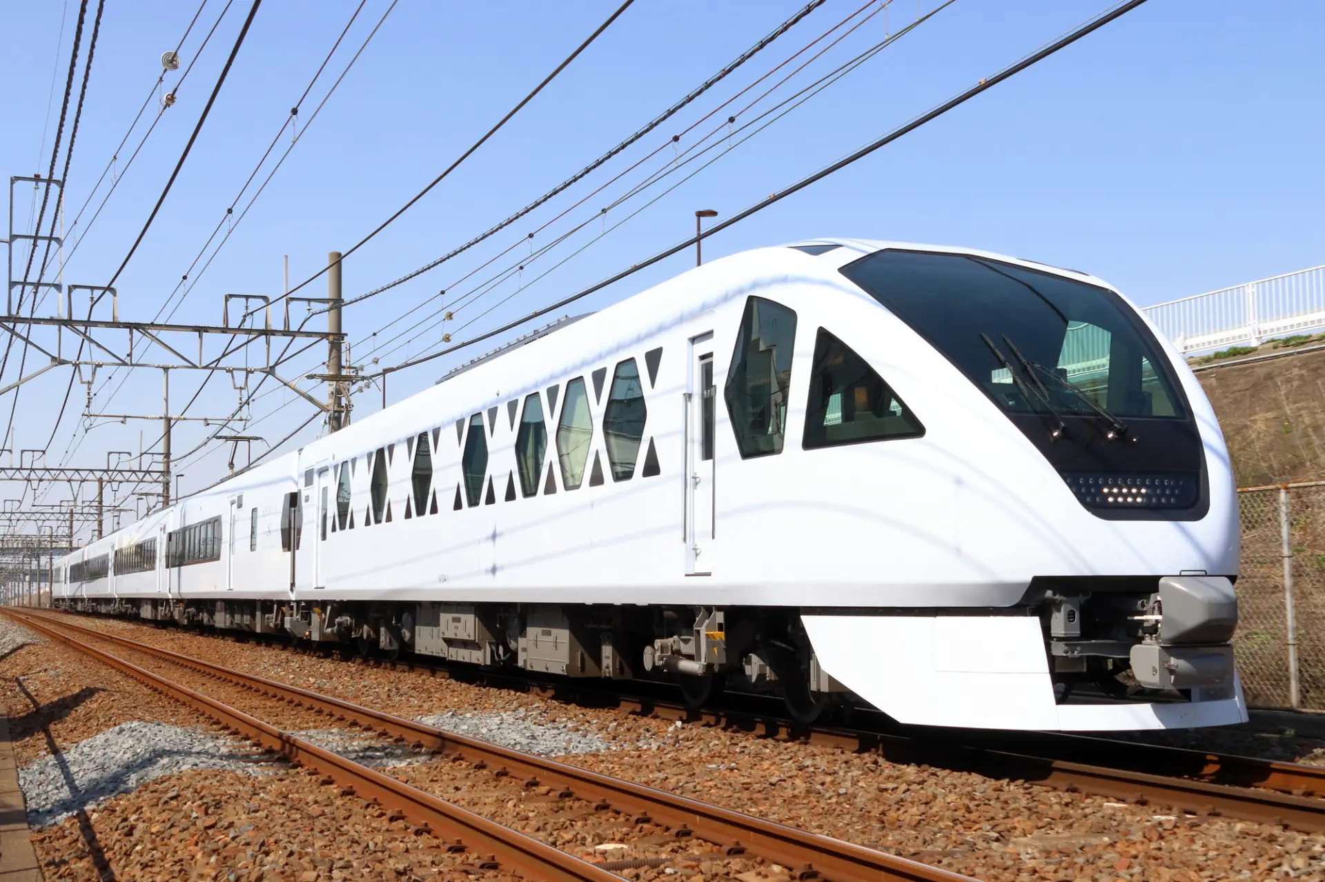 上質な空間でゆったり過ごせる新型特急列車「スペーシアＸ」