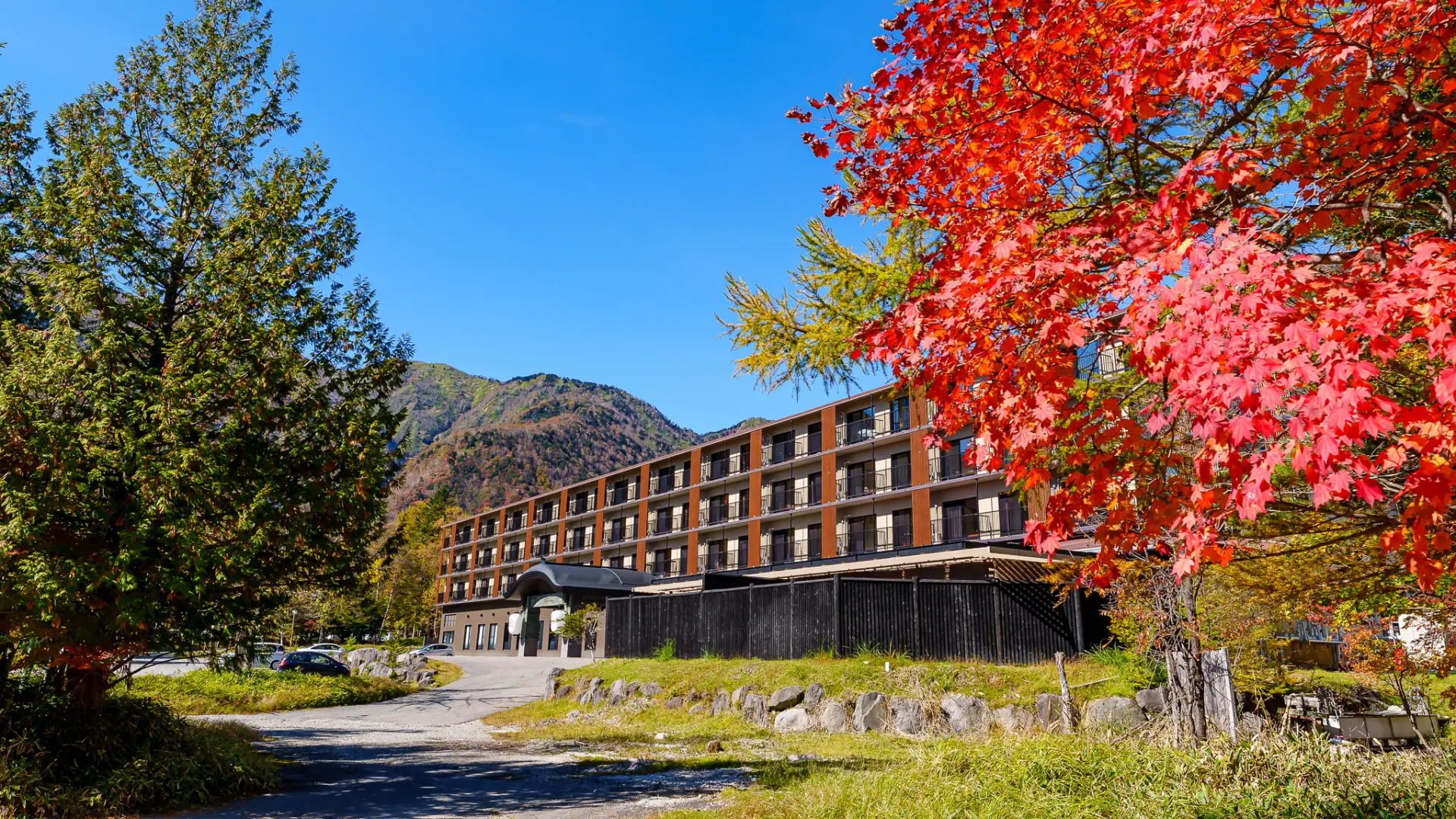 奥日光の大自然の中に佇むホテルで、日々の喧騒を離れた心休まるひとときを