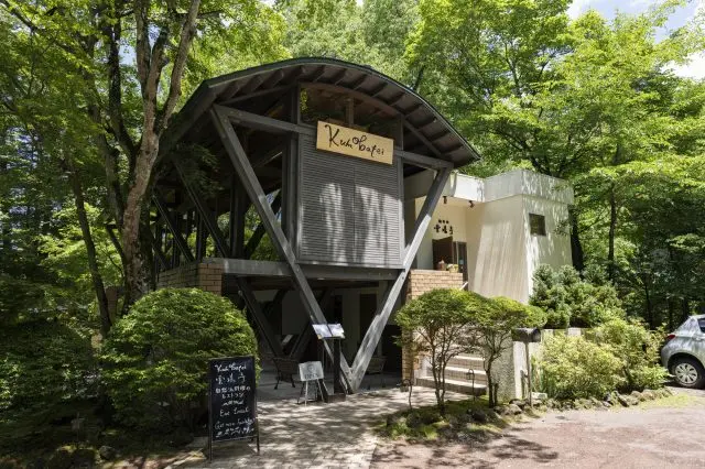 美しい景色を眺めながらゆっくりグルメを堪能できる