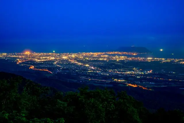 擁有與表夜景不同魅力的裏夜景