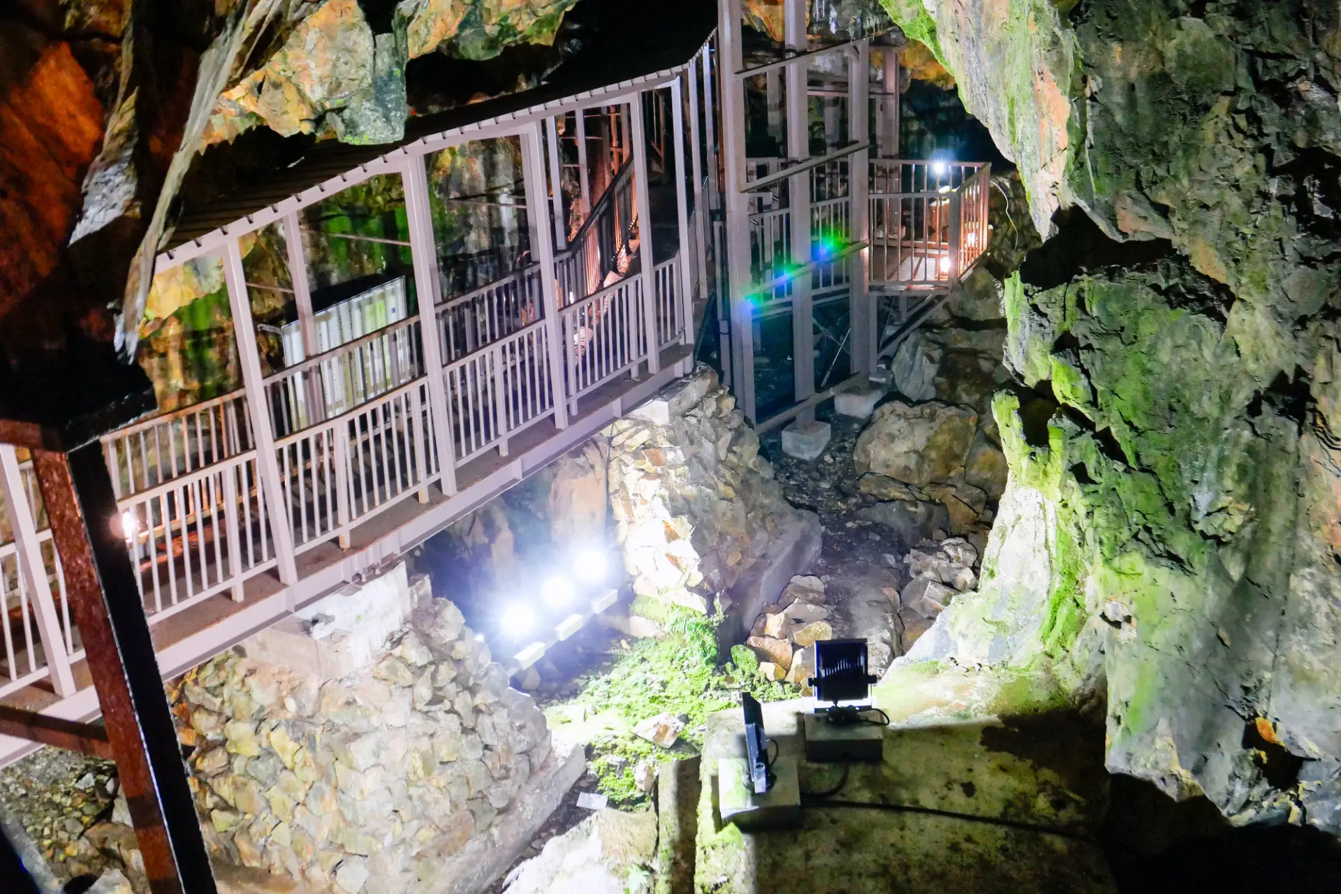 かつて栄えた銀山の坑道を見学できる「延沢銀山遺跡」