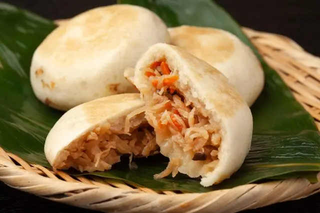 "Oyaki" boasts a wide variety of flavor variations depending on the region and season.