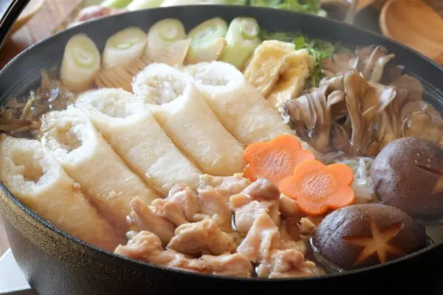 Indulge in the traditional dish of rice-producing Akita - the "Kiritanpo Hot Pot."