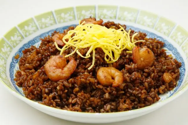 Ebimeshi, ready to catch your eyes with its stark black appearance.