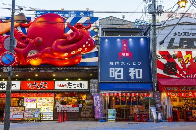 Take a memorable photo along the streets lined with flashy Osaka-style signs and decorations.