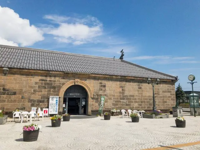 由被指定為歷史性建築的舊小樽倉庫轉型而成的設施