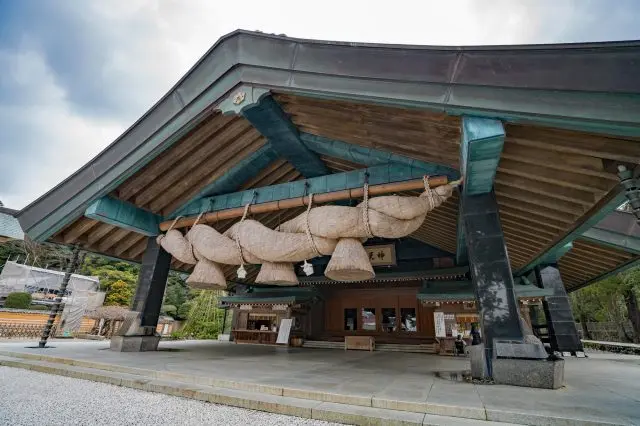 近距離觀賞充滿震撼，重達5.2t的「大注連繩」吧！