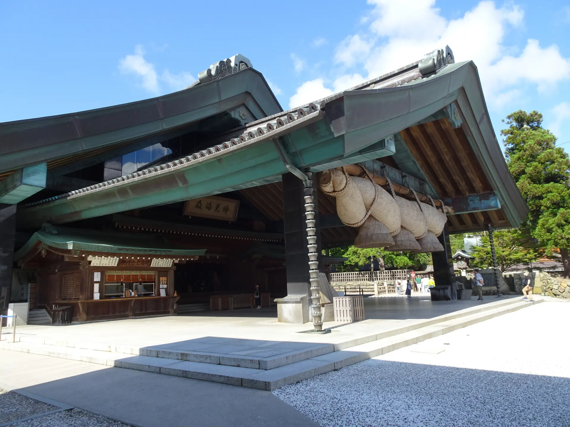 出雲信仰の中心的な聖域・神楽殿