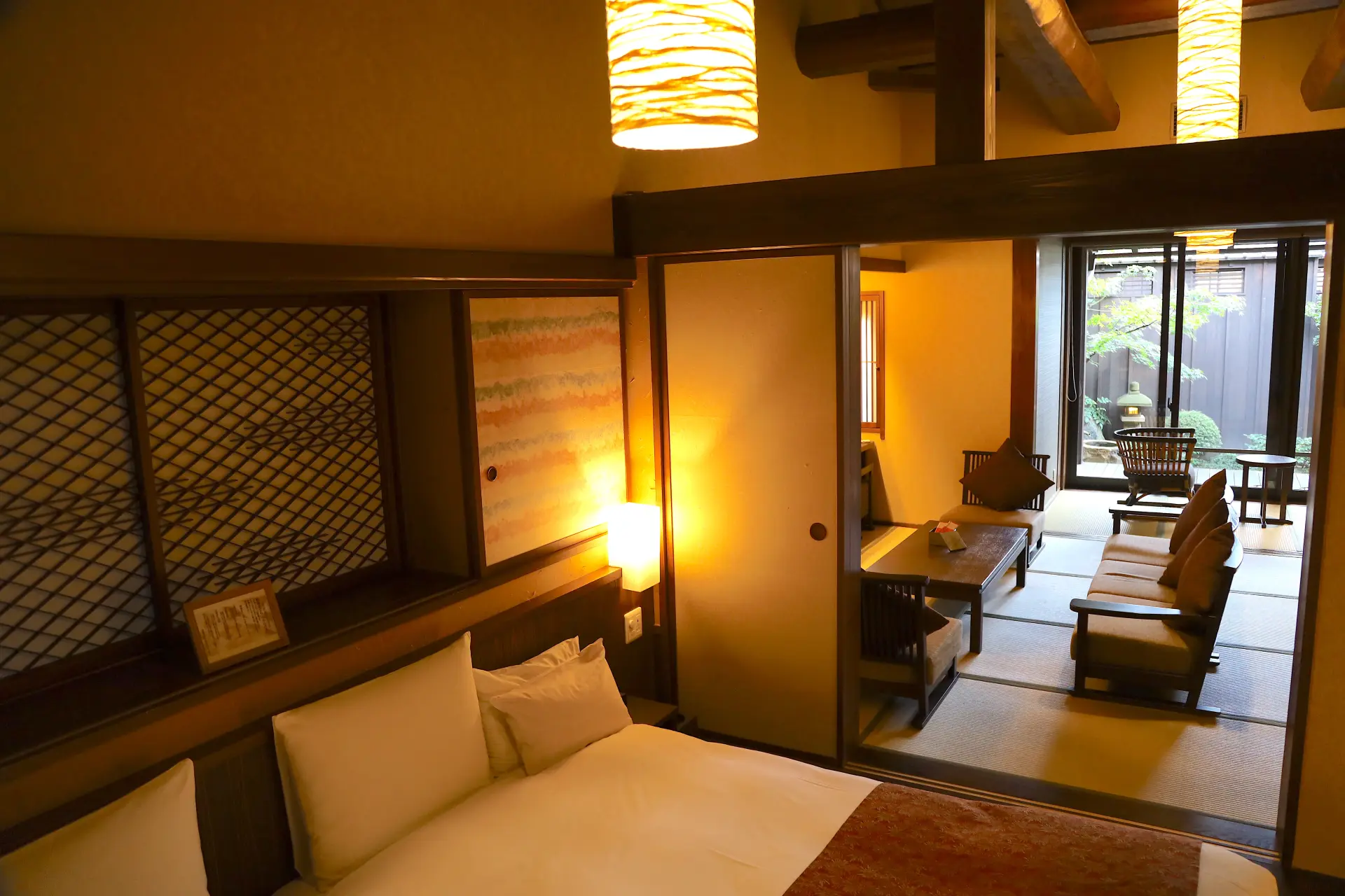 出雲の神話や伝統が随所に感じられる和の湯宿で、心から癒される至福のステイ