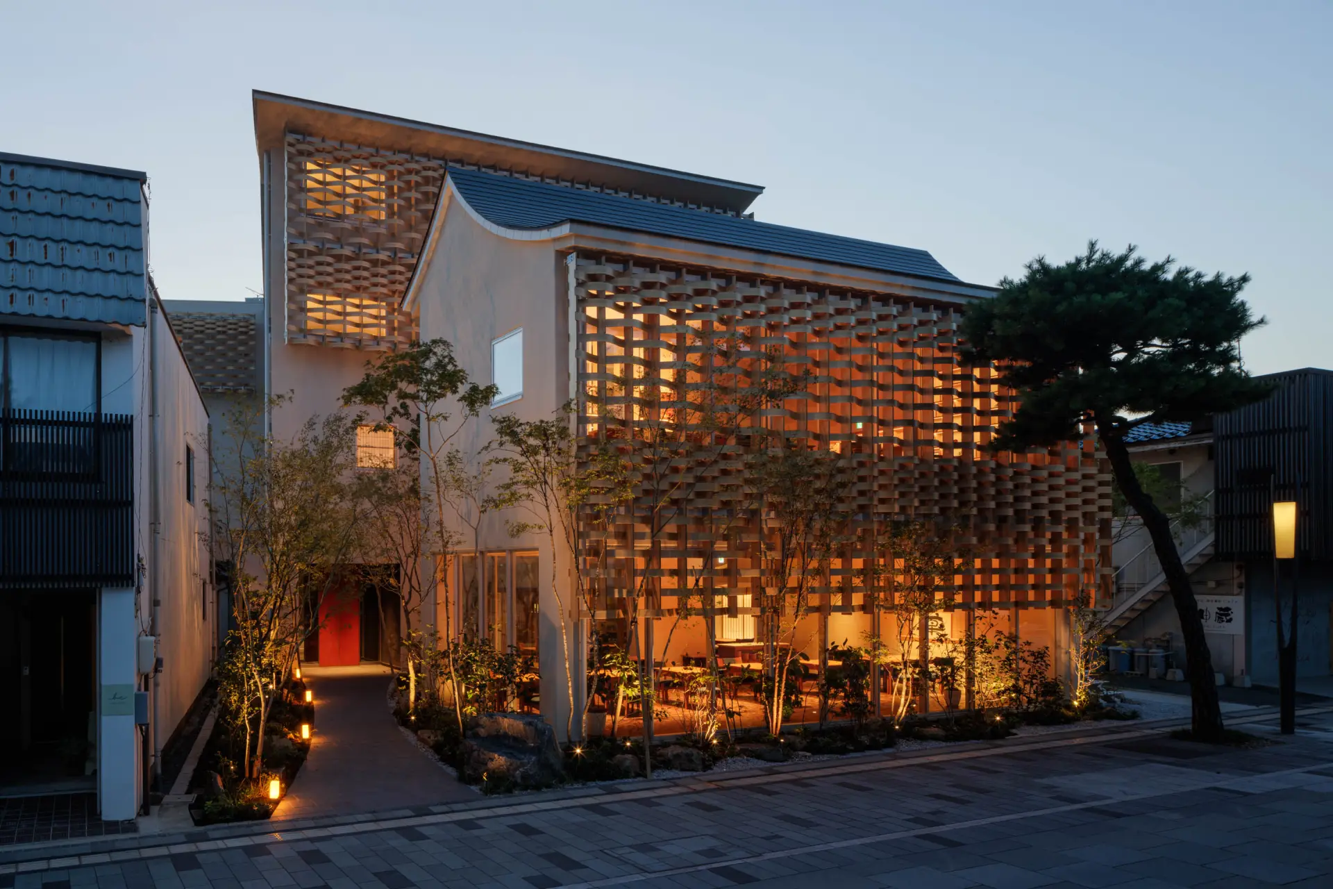 日本・出雲の伝統文化を感じさせる空間と旬の高級素材を使った至福の料理が魅力のホテル