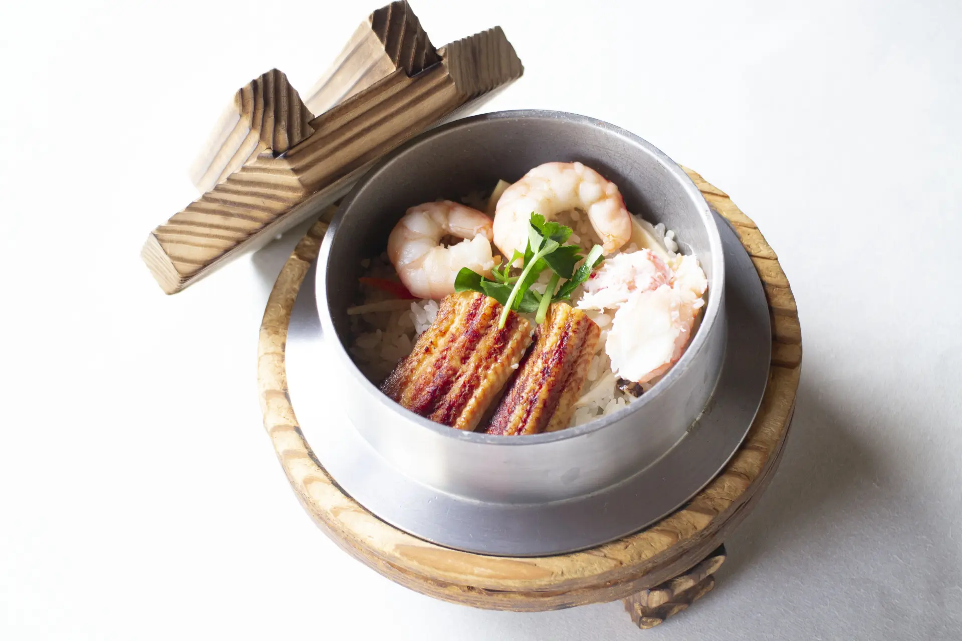 行列に並んででも食べたくなる、老舗名店の絶品釜めし