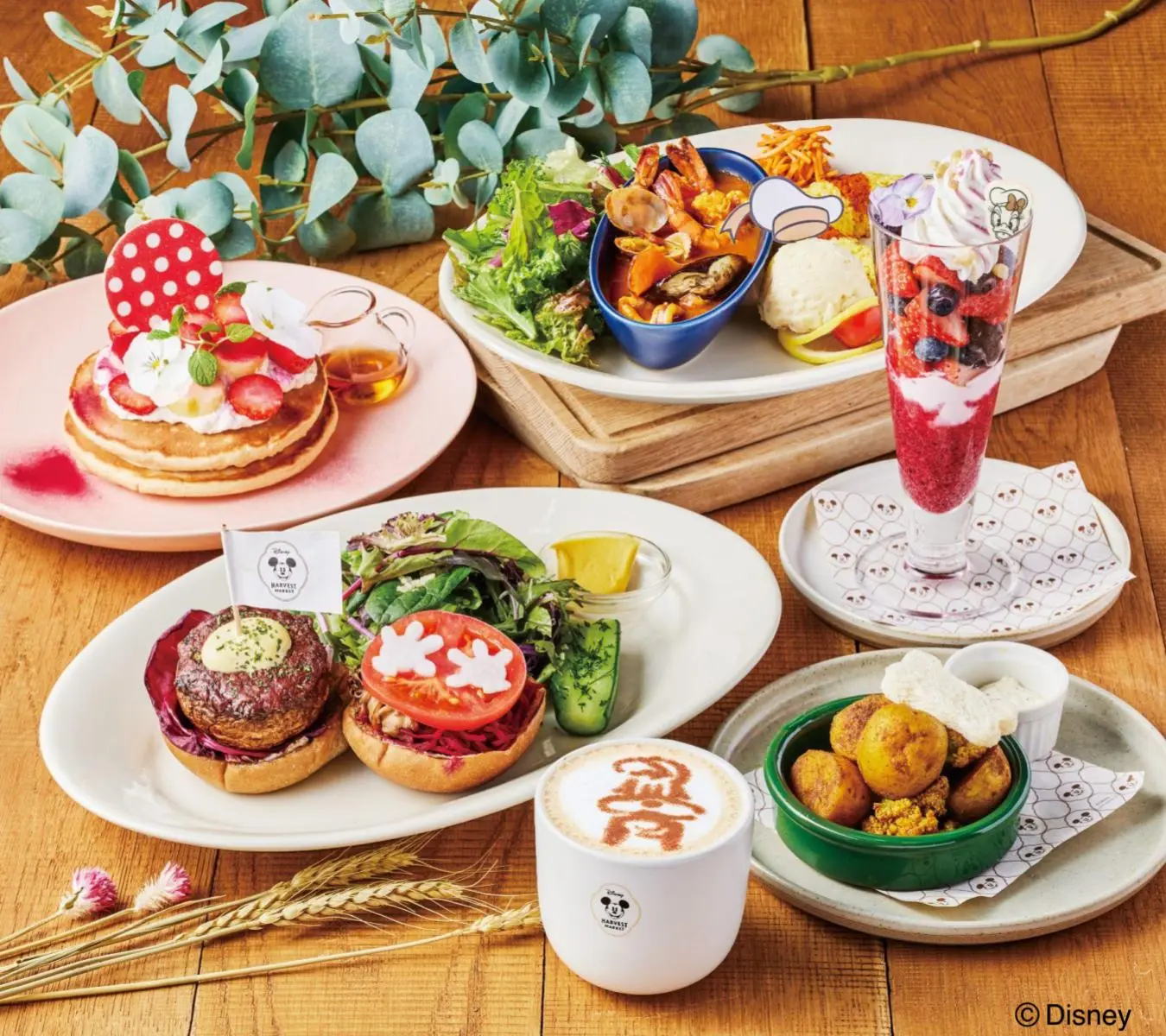 ディズニーの世界観を楽しめるヘルシースタイルのカフェ