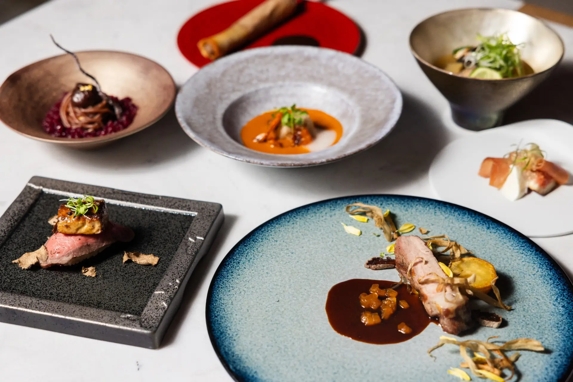 東京タワーを一望できるテラス席で、四季折々の味覚を堪能