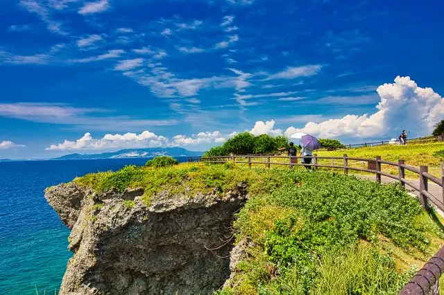 潮風を感じつつ、絶景を見ながら散策してみよう