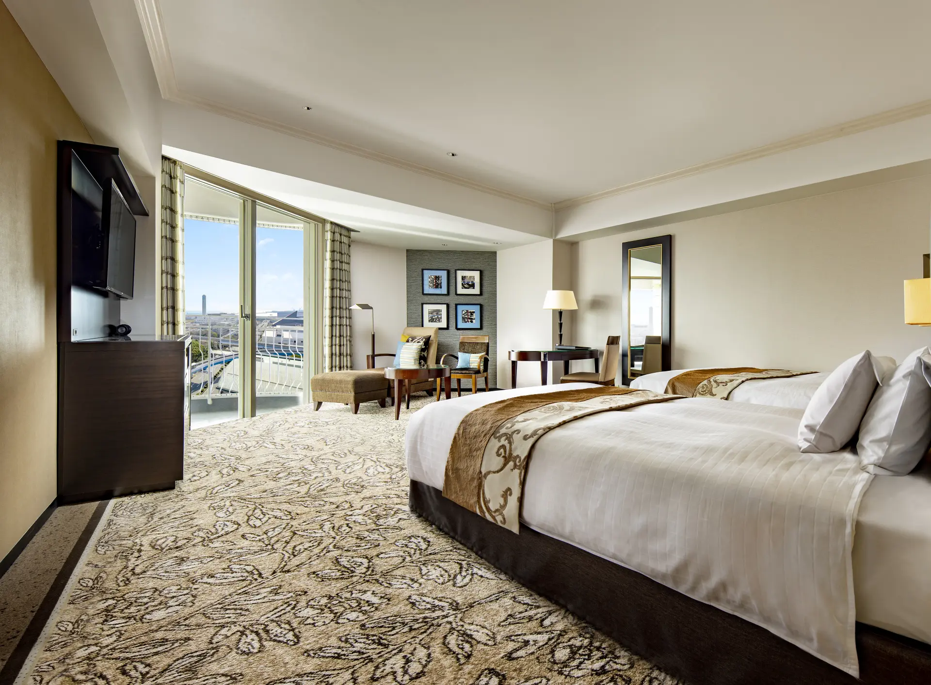 客室やレストラン、屋上テラスから神戸の絶景を満喫できるシティリゾートホテル