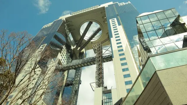 「世界の建築トップ20」に選ばれた造形美も堪能しよう