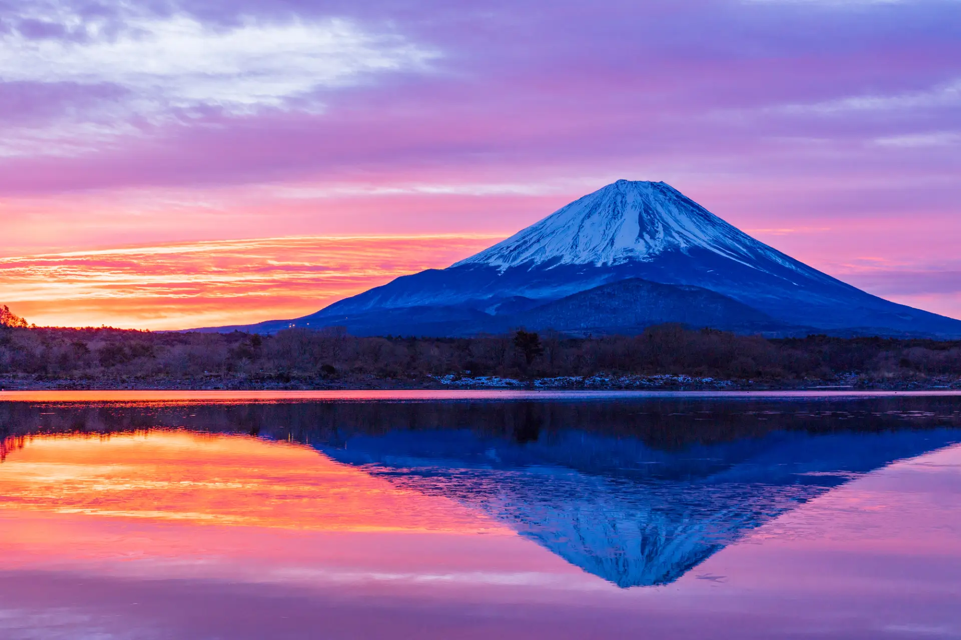 以晚霞與夕陽美而聞名的「精進湖」