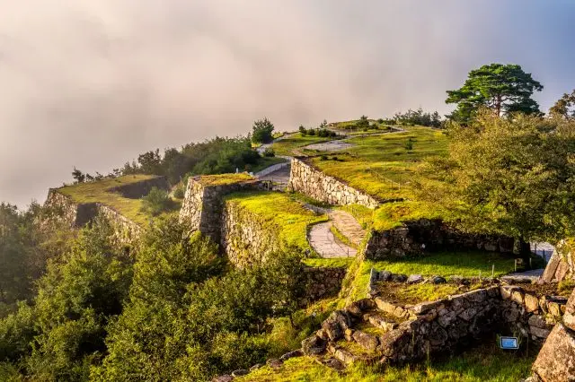 珍しい山城で見られる、珍しい景観を楽しもう