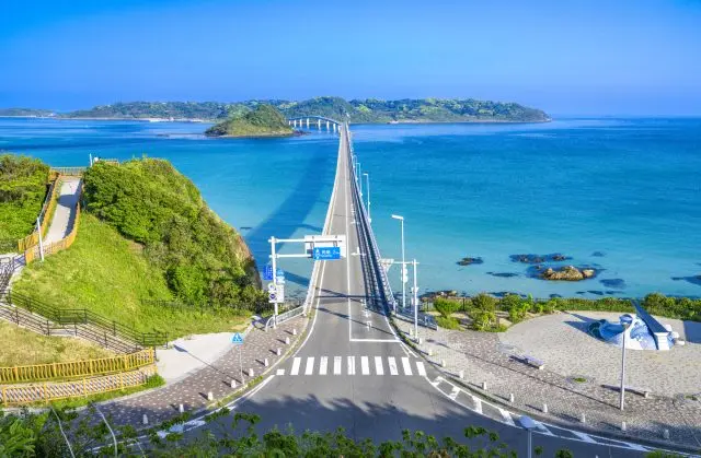 数々のドラマやCMのロケ地となるほど美しい角島大橋の絶景