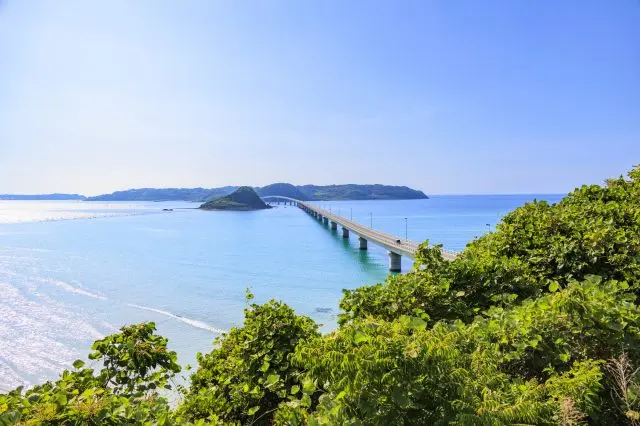 少し遠目・高めから見る角島大橋も美しい
