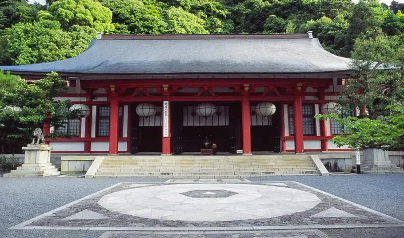 據傳是牛若丸與天狗的修行之地，也是非常熱門的能量景點