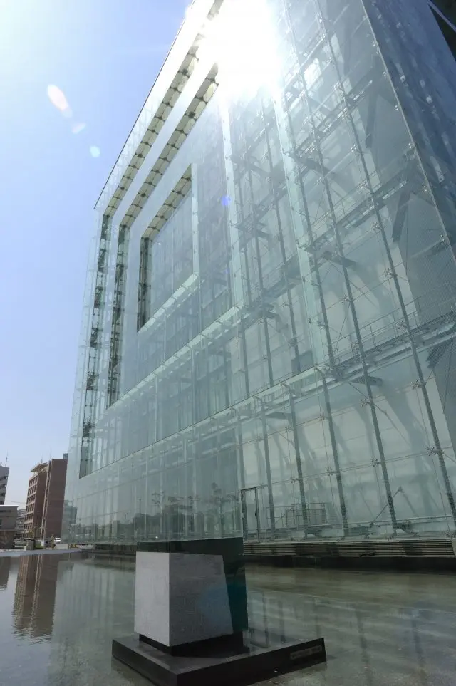 A serene monument is placed in the water basin surrounding the West Building.