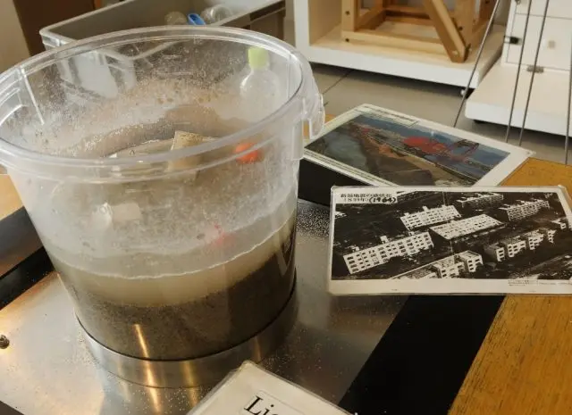 在「實驗台」可以觀看由義工進行的液狀化等小實驗