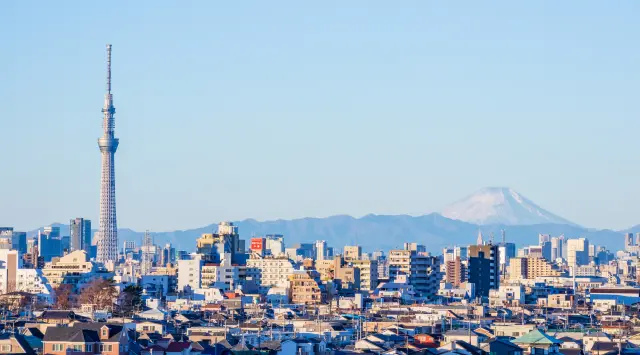 东京晴空塔与远处的富士山同框绝景