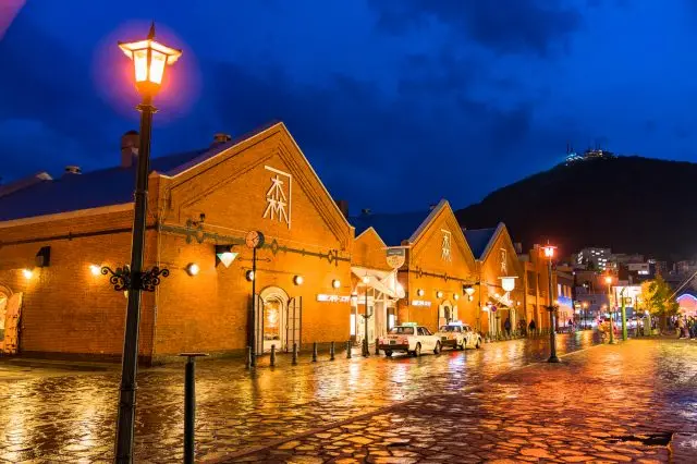 情緒漂う景観と函館名物を満喫！金森赤レンガ倉庫の観光ガイド