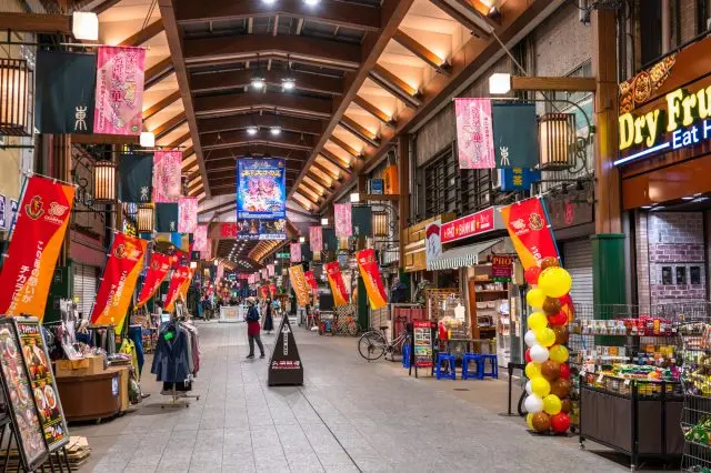 有遮雨拱廊，即使在雨天也能享受逛街樂趣～