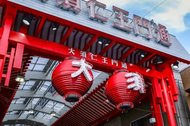 大紅燈籠是商店街的標誌