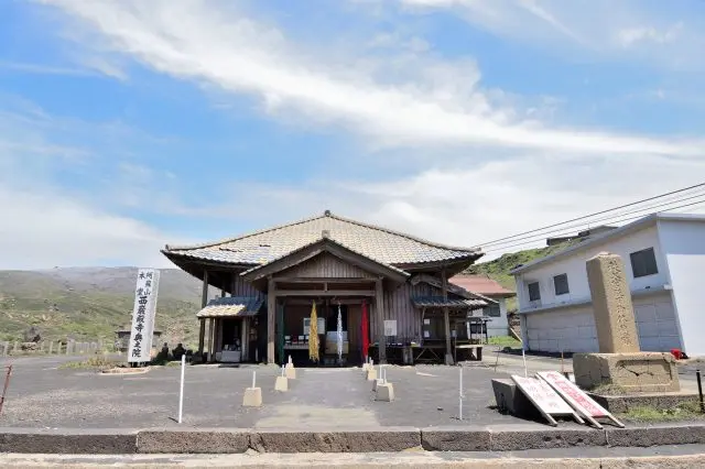 珍しいロケーションで参拝できる西巌殿寺奥之院