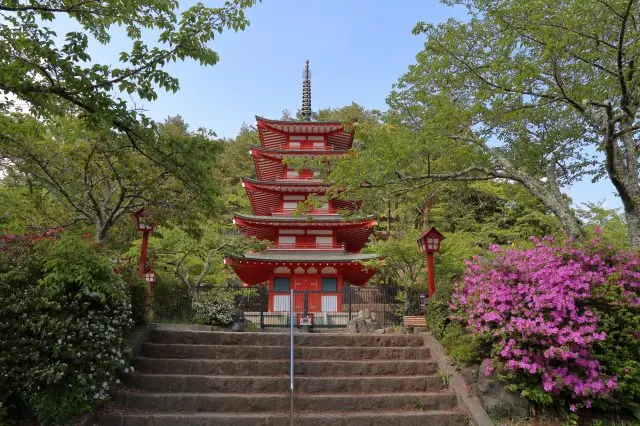 忠霊塔単体で見ても美しい