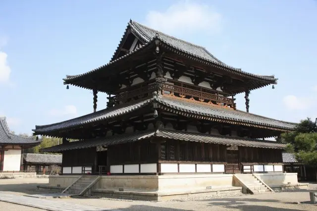 金堂的魅力之一是可以感受飛鳥時代文化的建築風格