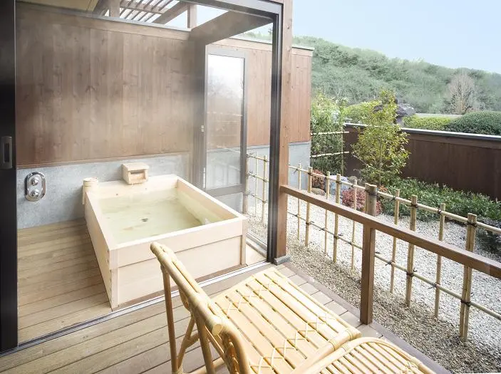 若草山中腹から古都奈良を一望する、絶景自慢の和風旅館