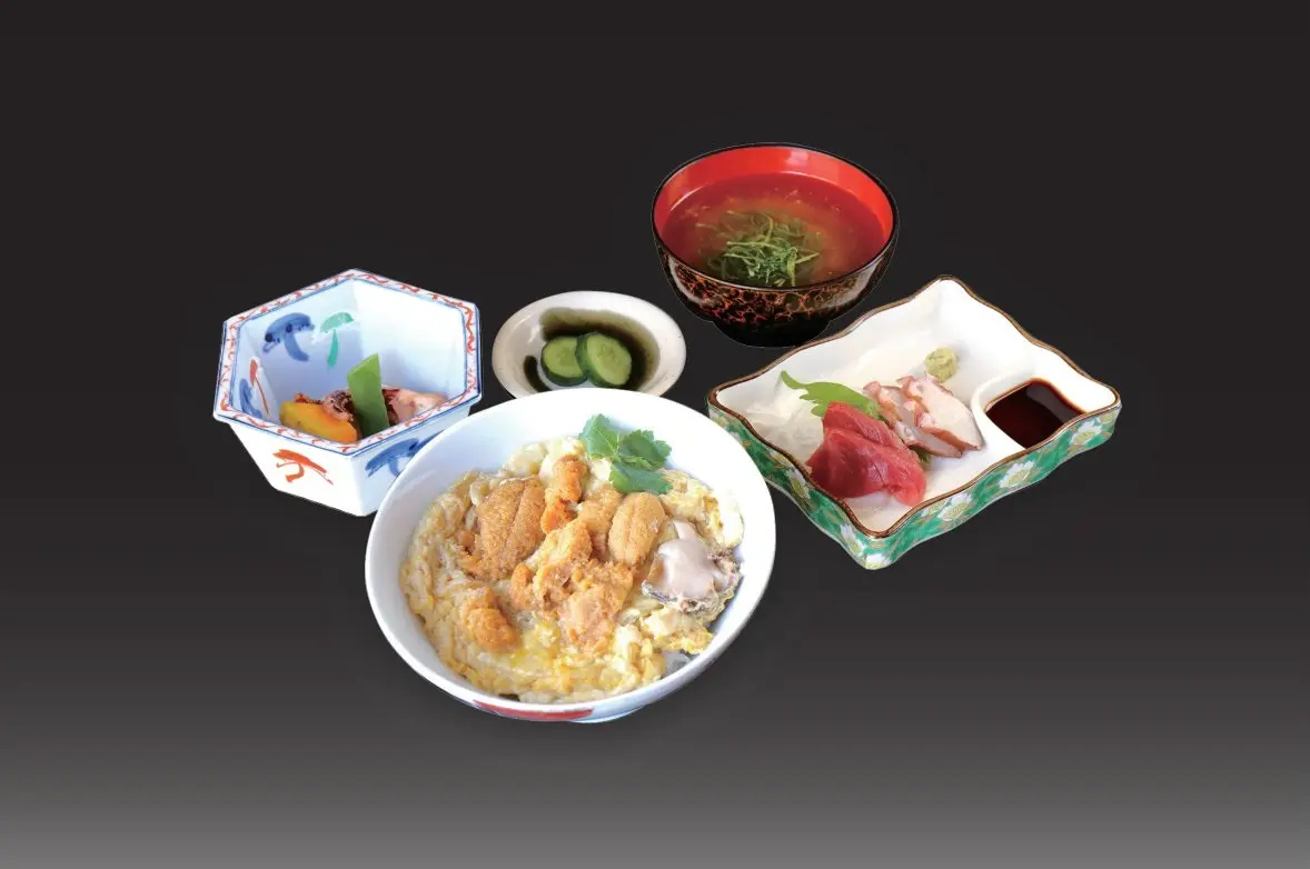 卵とじのうに丼が名物の海鮮料理店