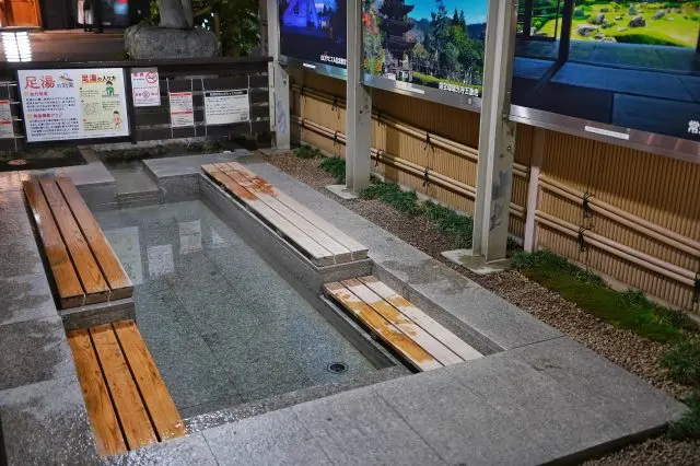 湯田溫泉有著許多可以免費使用的足湯，是一大特色