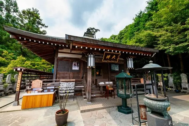 由弘法大師開創，是宮島歷史最悠久的名剎