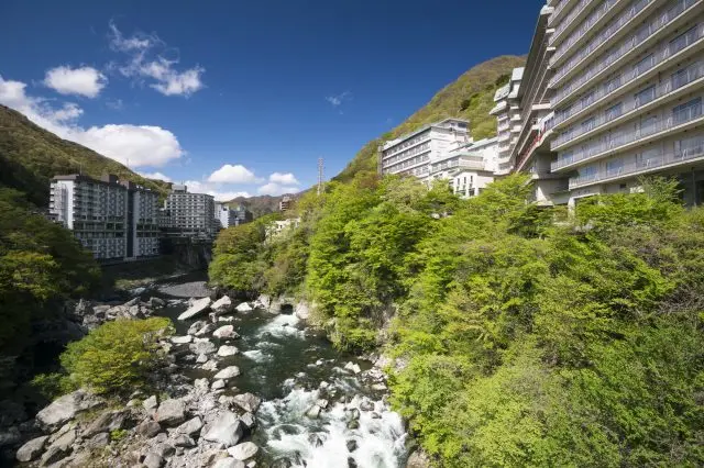 在鬼怒川溫泉能享受到溪谷美景與溫泉帶來的滿滿療癒