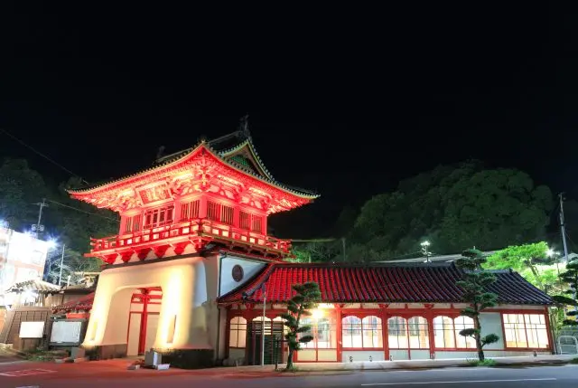 歷史悠久的武雄溫泉街上有好幾處被指定為國家重要文化財的建築物