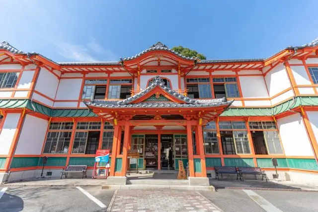 可參觀專為大正天皇打造的浴室等珍貴館藏的資料館