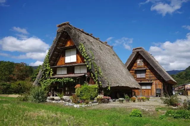 仔細看看合掌造建築本身的特色也非常有趣