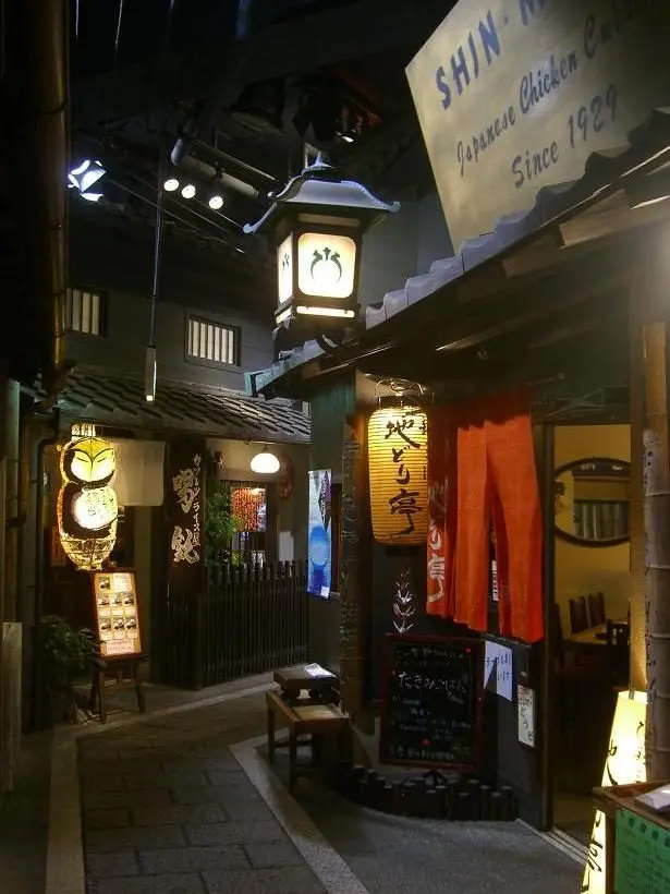 A throwback in time with this Showa Era townscape.