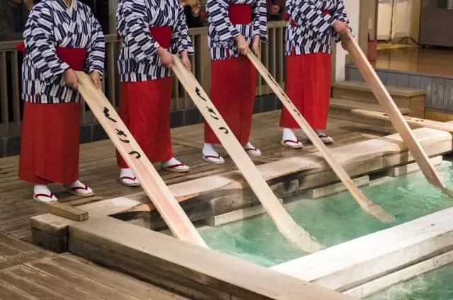 來了草津溫泉的話請務必不要錯過「湯揉表演」！