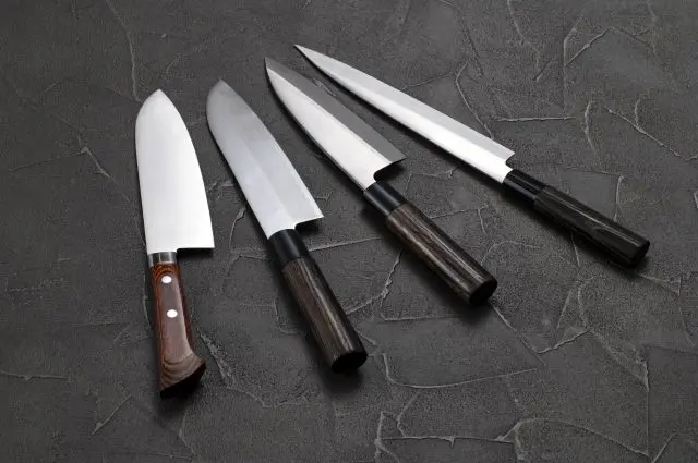 包丁や食器などプロ御用達の商品を手に取ってみよう（写真はイメージです。）