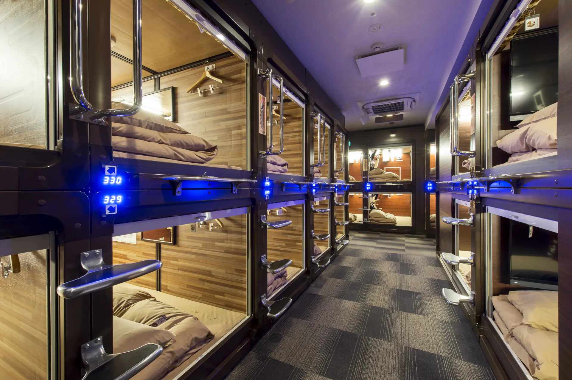 まるでリゾートホテルのような、進化系カプセルホテル