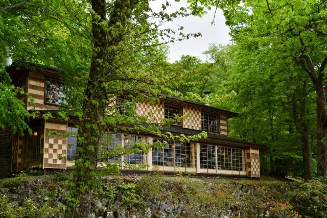 男體山噴發形成的風光明媚的湖泊，以及佇立在美麗湖畔的悠雅宅邸